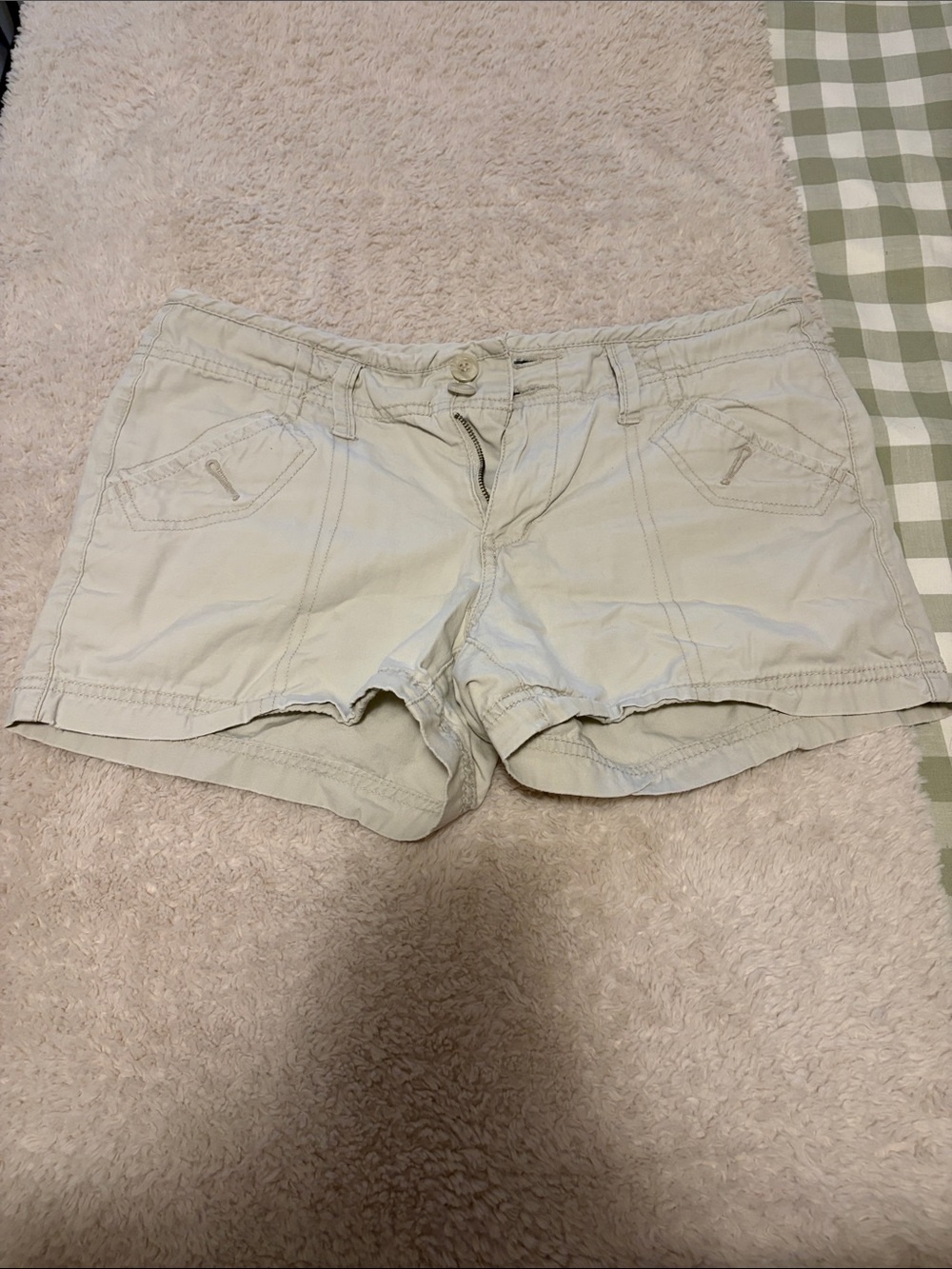 Cream/beige cargo shorts